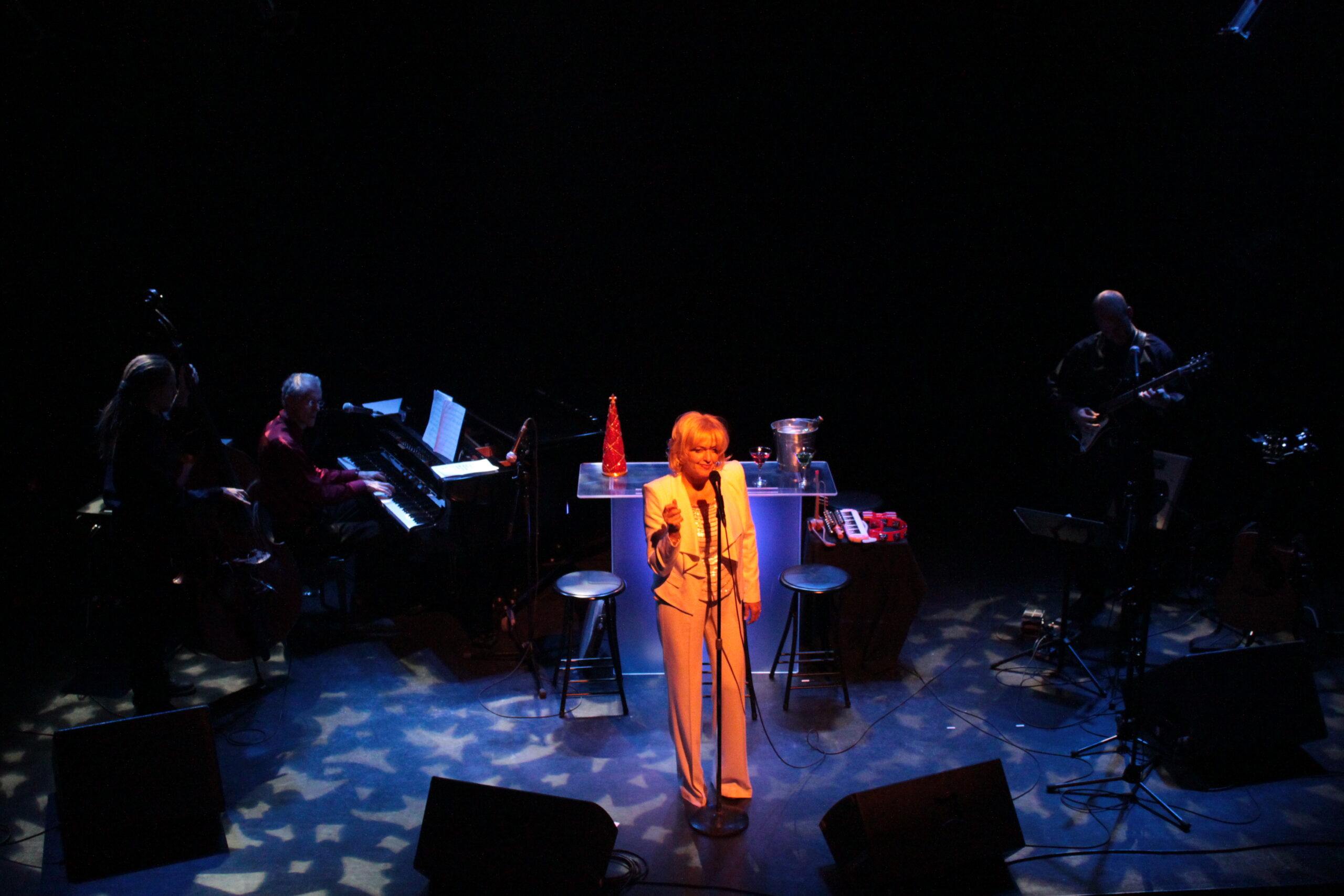 Lina Boudreau sur scène spectacle de noël